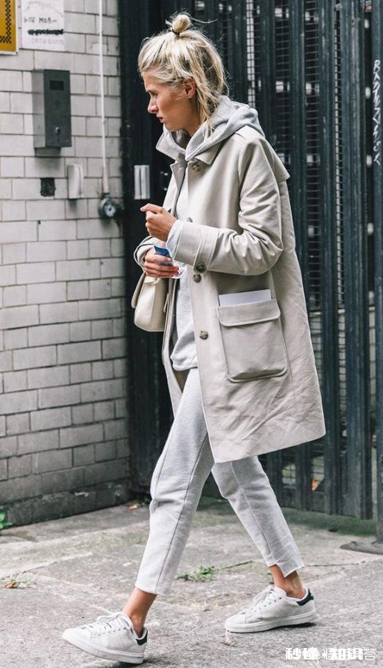 灰白色卫衣内搭怎样搭配呢