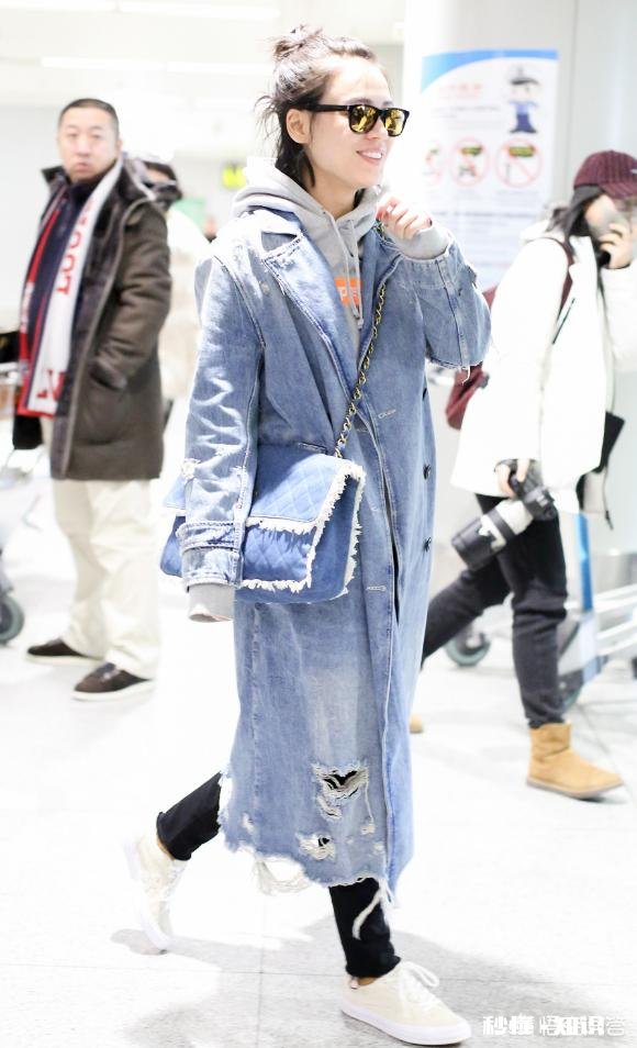 灰白色卫衣内搭怎样搭配呢