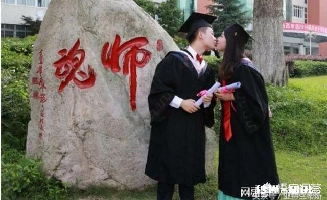 常见大街上，有些女人狂吻男友是什么心态