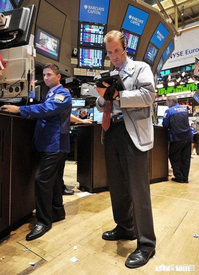 美国这么发达，为什么要向那么多国家借钱