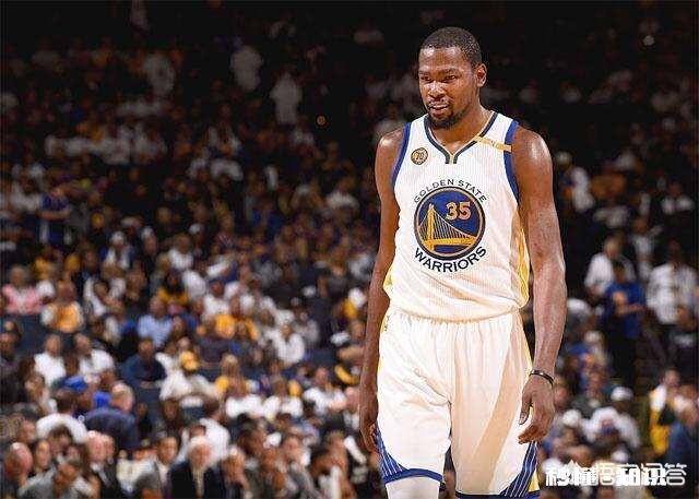 NBA历史上季后赛4000分加1200篮板的成绩有几人达成，现役球员谁最有希望达成