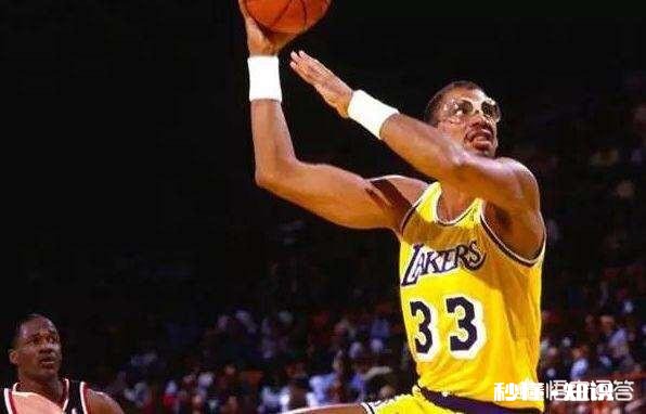 NBA历史上季后赛4000分加1200篮板的成绩有几人达成，现役球员谁最有希望达成