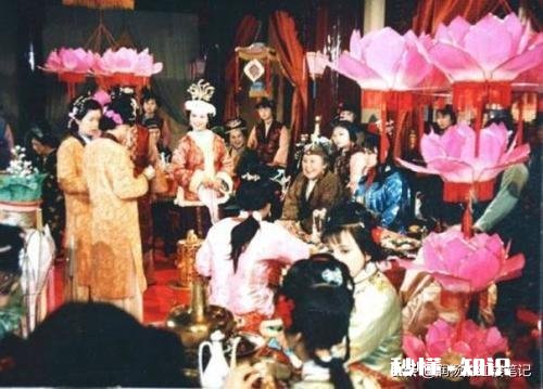 《红楼梦》中贾母和王夫人为什么都不宠贾兰