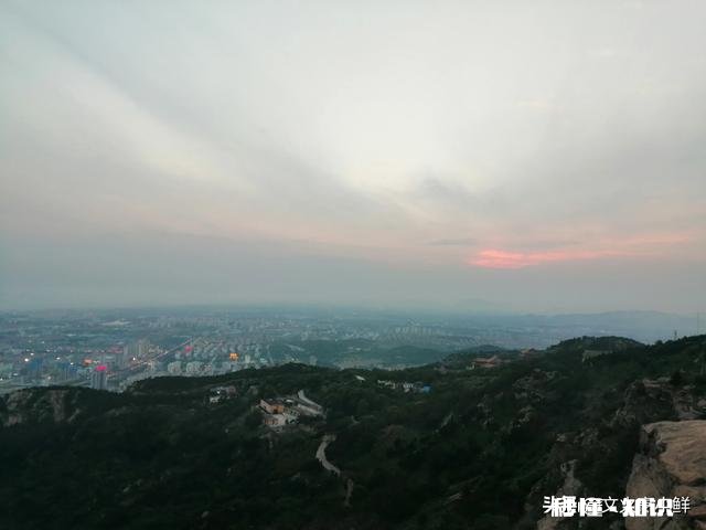 日照五莲一老师因体罚逃课学生被重罚引热议,记者采访学校遭拒,你怎么看