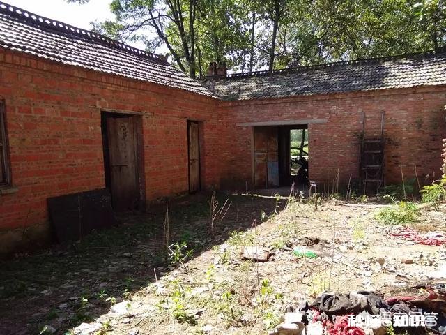 为什么回到老家，虽然家已经不在这里了，依然感到很亲切，心里会有踏实的感觉