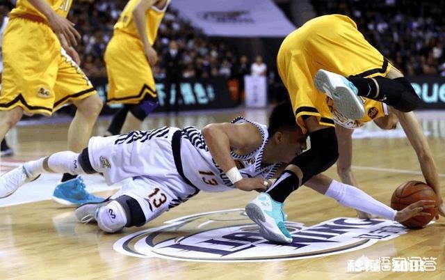 G3哈德森在胜利后仍然大怒,拉过翻译跟赵继伟来,是对大侄子的最后的处理球不满意么