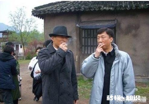 贾乃亮520饭局上,王源不断抽烟。网友:心情很复杂!你怎么看