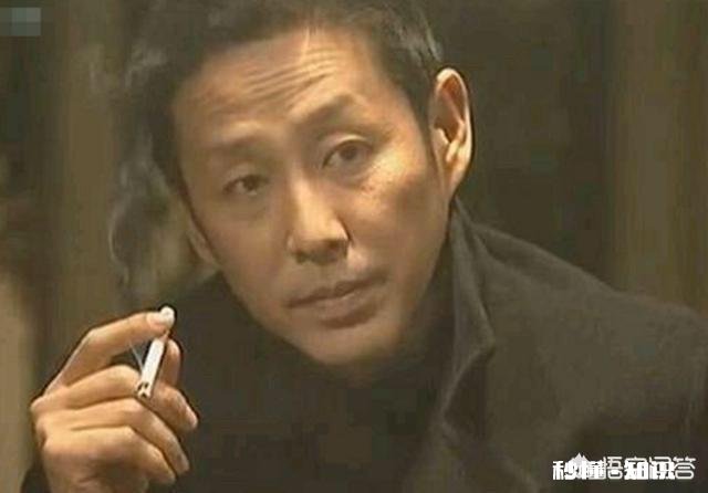 贾乃亮520饭局上,王源不断抽烟。网友:心情很复杂!你怎么看