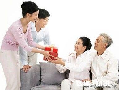 女方家长见到亲家要矜持吗该怎么做