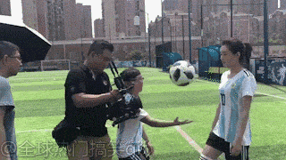 男朋友明知我王者solo打不过他还要和我打，好生气怎么办