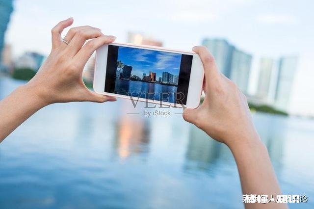 智能手机的出现到底是阻碍了人与人最基础的交流，还是你感觉它更加方便快捷