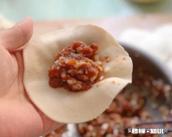 小时候的小笼包馅打水吗，怎么弄好吃