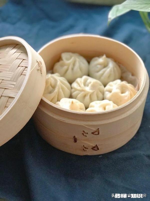 小时候的小笼包馅打水吗，怎么弄好吃