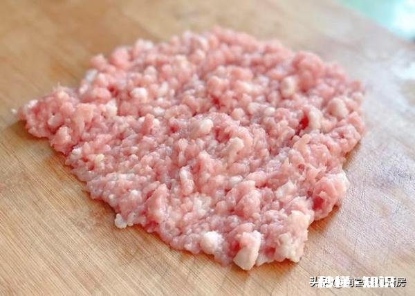 小时候的小笼包馅打水吗，怎么弄好吃