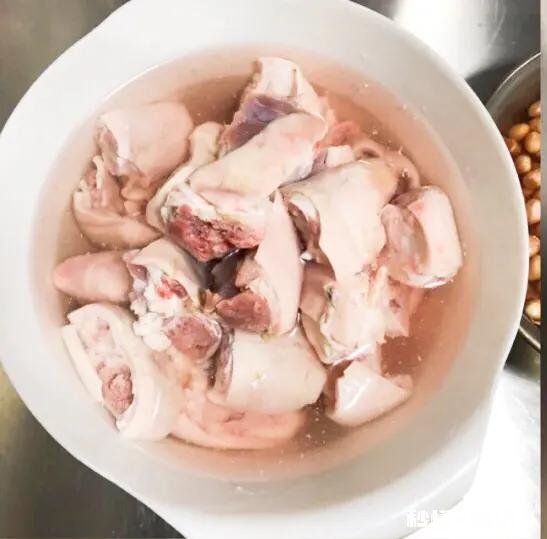 猪脚炖花生可以放红菇吗味道会好吗