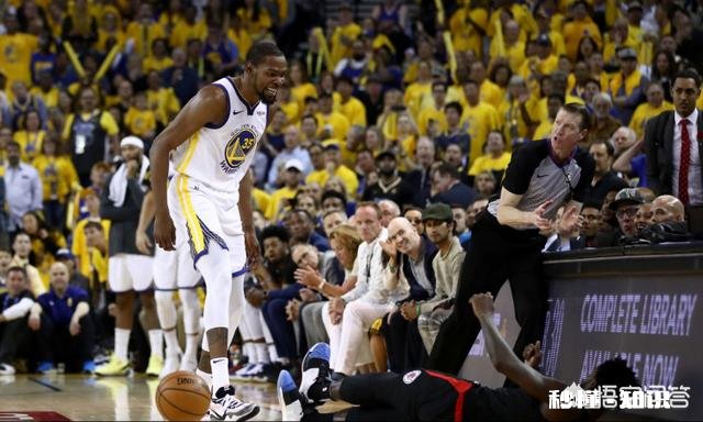 快船为什么用贝弗利防守杜兰特，而不是库里