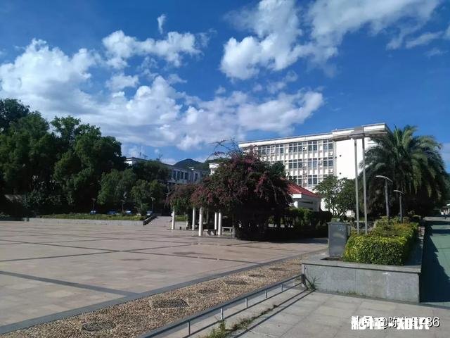 海南省以前归广东省管辖,建省后,为什么大多海南人讲闽南语