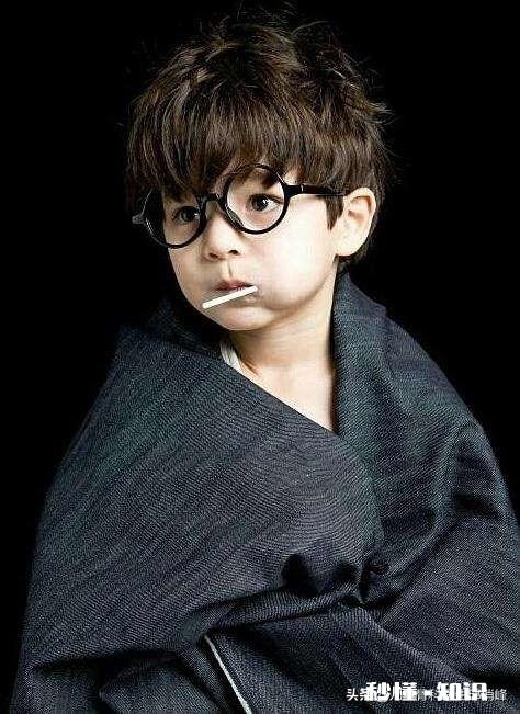 学校不准学生烫发，头发自来卷的要求到医院开证明，你怎么看