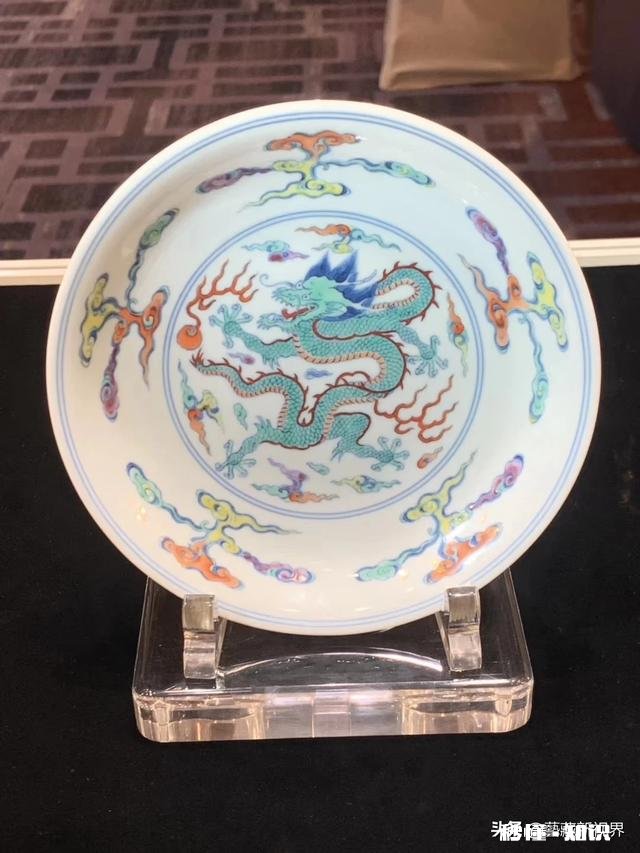 如何鉴别雍正斗彩梅瓶是否到代