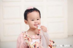 一个人带着刚出生的孩子该怎样生活