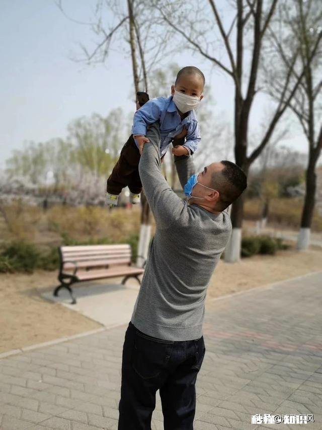 爸爸辞职在家带娃合适吗