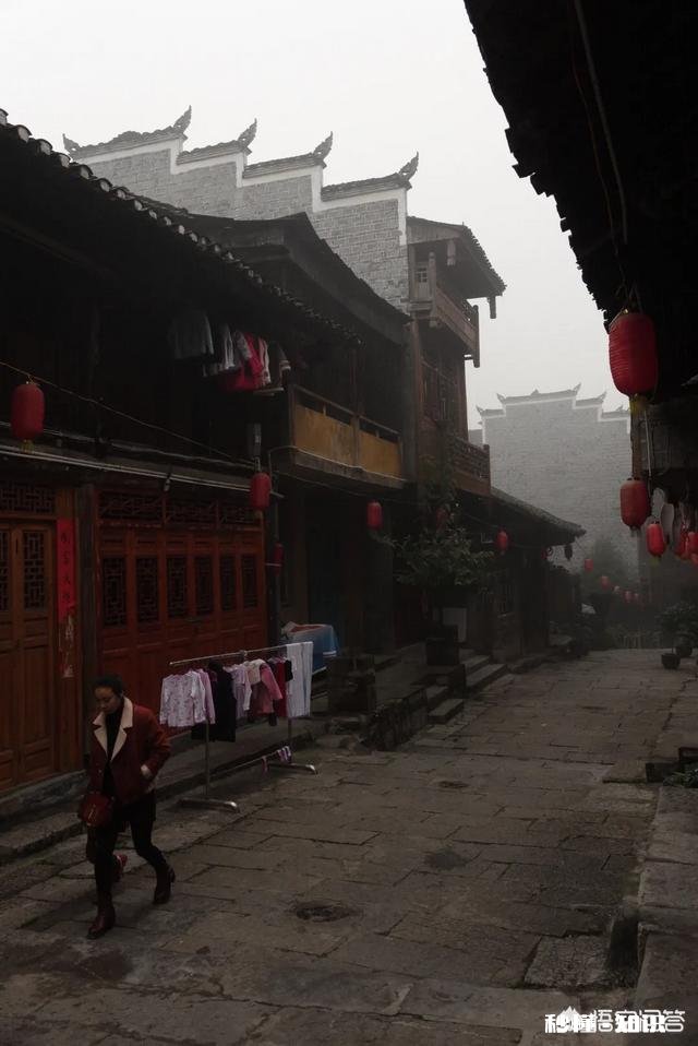 如果曹操和刘备、关羽、张飞、诸葛亮穿越到现在生活，会发生什么有趣的事情会干什么