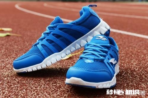 适合中体考1000米 能推荐一双600以内，抓地力强的跑鞋吗