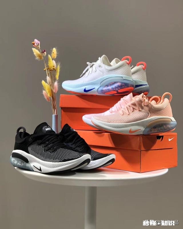 能否推荐一些冬天可以穿的运动鞋，例如耐克，李宁啥的