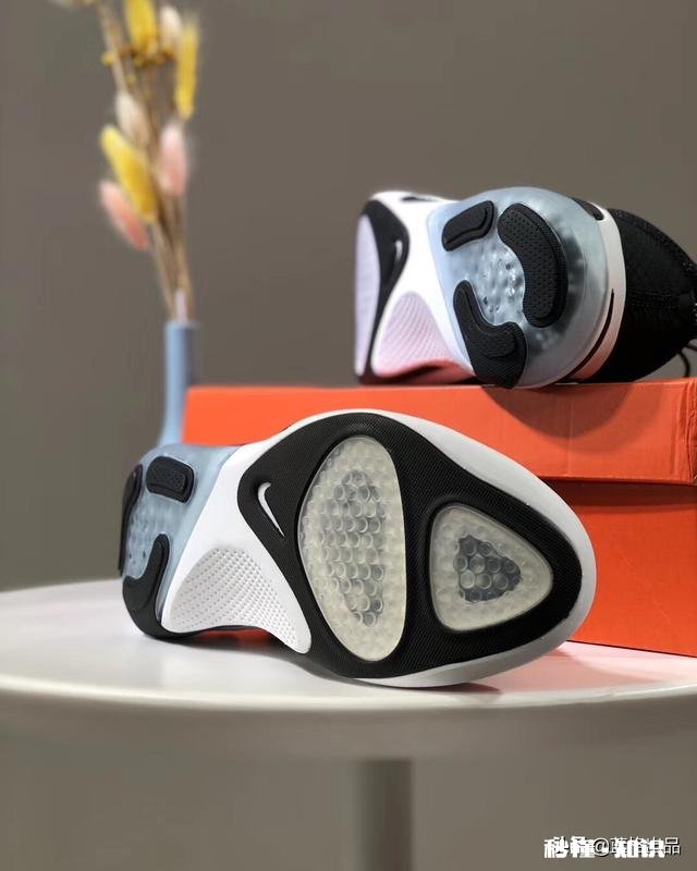 能否推荐一些冬天可以穿的运动鞋，例如耐克，李宁啥的