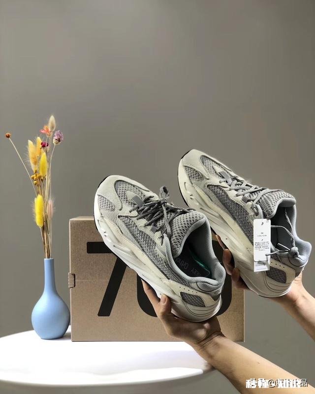 能否推荐一些冬天可以穿的运动鞋，例如耐克，李宁啥的