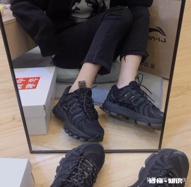 能否推荐一些冬天可以穿的运动鞋，例如耐克，李宁啥的