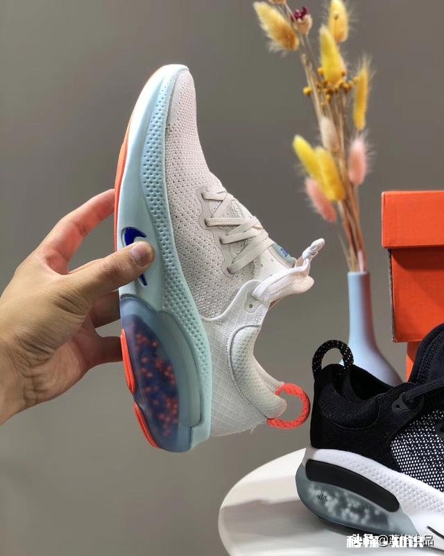 能否推荐一些冬天可以穿的运动鞋，例如耐克，李宁啥的