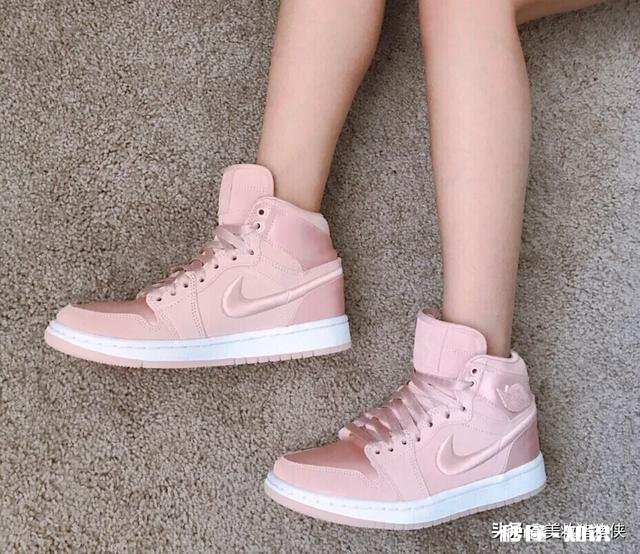 能否推荐一些冬天可以穿的运动鞋，例如耐克，李宁啥的