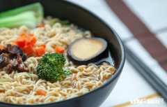 方便面。以前是吃不起，现在不愿意吃，你同意这个观点吗