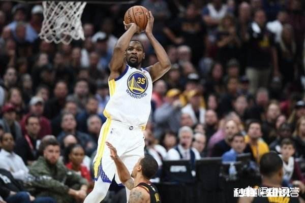 为什么NBA勇士队的库里、汤普森以及杜兰特被称作“水花三兄弟”对此你怎么看