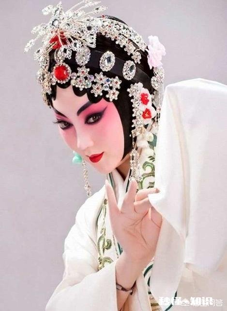 唱京歌比唱京剧容易一些吗