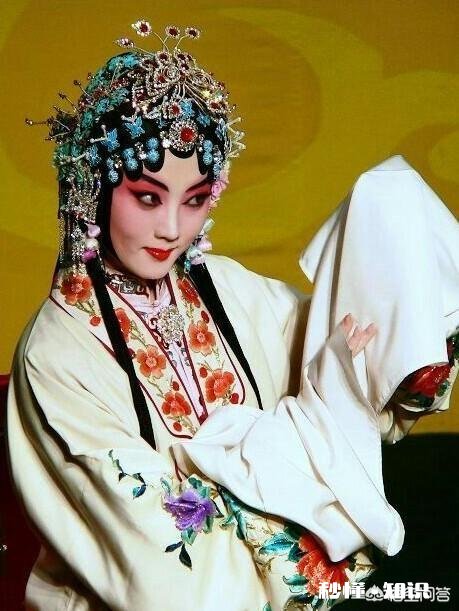 唱京歌比唱京剧容易一些吗