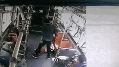 4月27日，公交车上社会男子打熊孩子，你怎么看