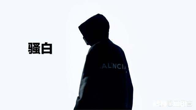 斗鱼骚白粉丝关注量正好达到房间号911，当天直播热度再登榜首，你怎么看