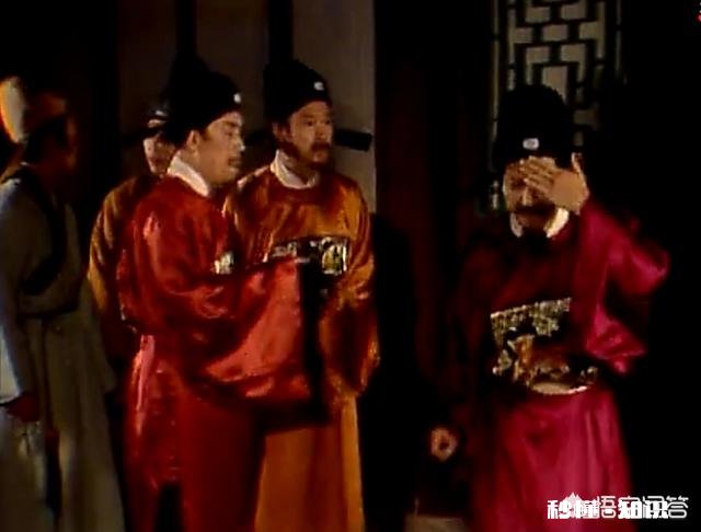 宁国府唱大戏，人人爱看，贾宝玉怎么就觉得无聊了还跑去袭人家里