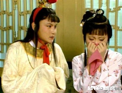 宁国府唱大戏，人人爱看，贾宝玉怎么就觉得无聊了还跑去袭人家里