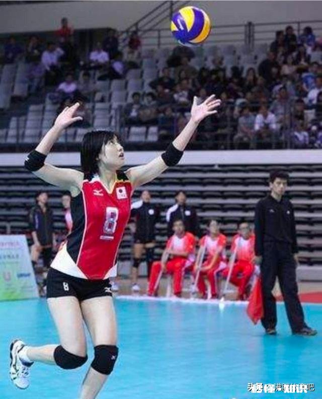 日本女排那么矮也能大力跳发，为什么大个子的中国女排却少有人做你怎么看