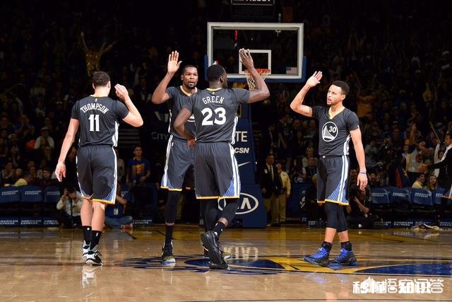 勇士不敌雷霆遭遇四连败，如何评价