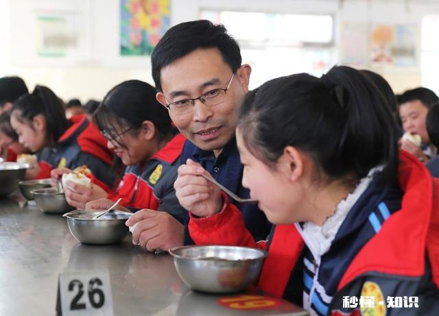 双减政策实行几天了，大家谈谈对学校晚托的感受和期盼