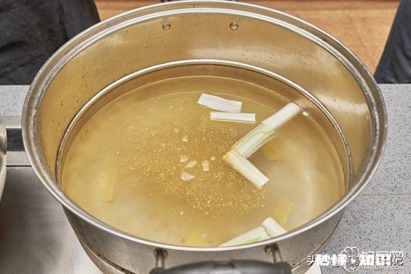 盐焗鸡先腌还是先除水怎么样好