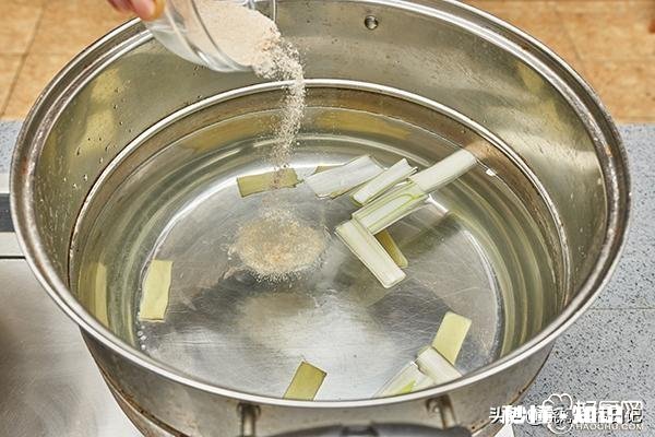 盐焗鸡先腌还是先除水怎么样好