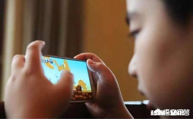 同事把孩子带来办公室，孩子十分吵闹影响其他人正常工作、休息，你如何看待这样的同事