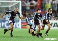 上海上港2：1击败广州恒大，埃尔克森的进球非常巧妙，中超历史上有同样的任意球吗