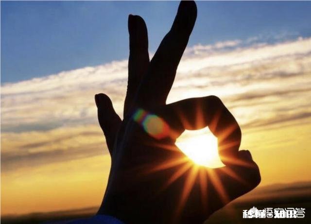 夜深人静时，你会不会突然想起自己最艰难的那段时光偷偷落泪