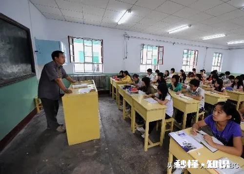 部分学校以疫情耽误为由让学生周日上课，你同意上课吗为什么